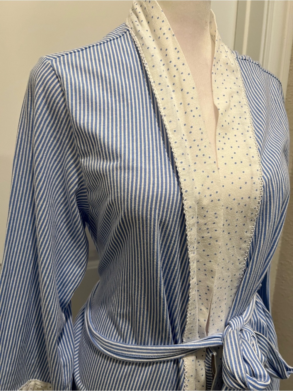 Carole Hochman Women’s Blue White Striped Cotton Robe with polka dot trim Small
